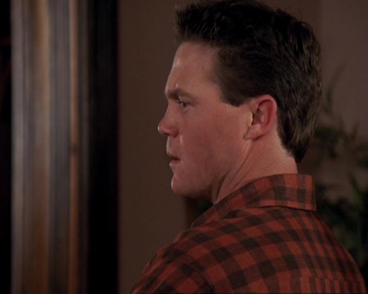 Charmed-Online-dot-417SavingPrivateLeo1104.jpg