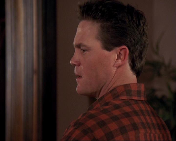 Charmed-Online-dot-417SavingPrivateLeo1105.jpg