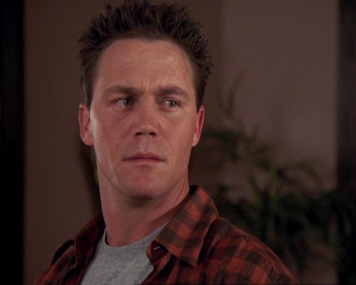 Charmed-Online-dot-417SavingPrivateLeo1142.jpg