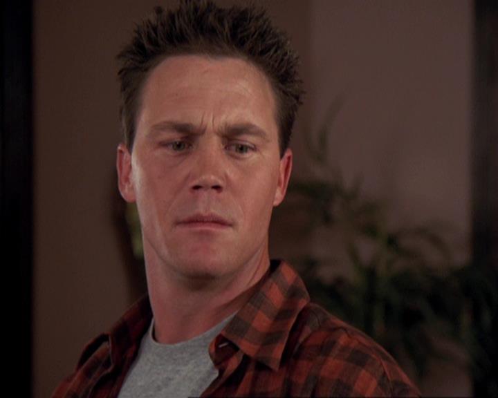 Charmed-Online-dot-417SavingPrivateLeo1143.jpg