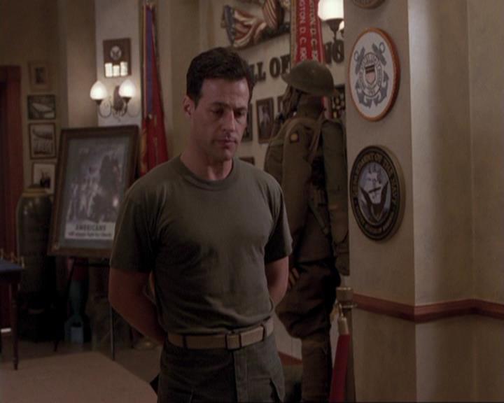 Charmed-Online-dot-417SavingPrivateLeo1159.jpg