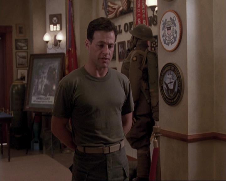 Charmed-Online-dot-417SavingPrivateLeo1160.jpg