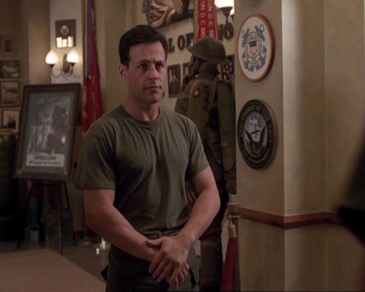 Charmed-Online-dot-417SavingPrivateLeo1181.jpg