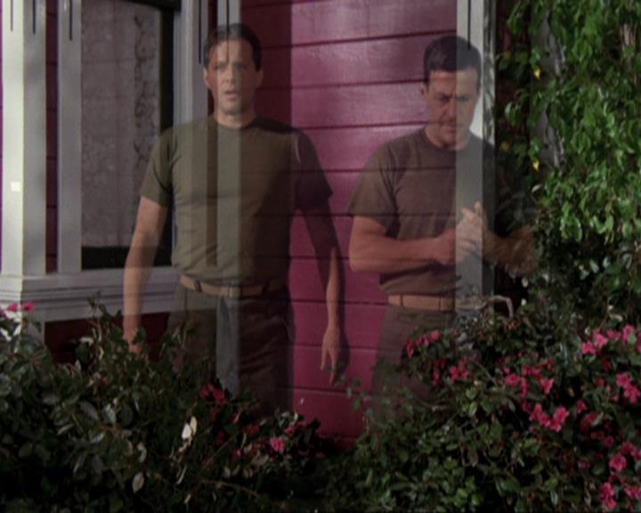 Charmed-Online-dot-417SavingPrivateLeo1414.jpg