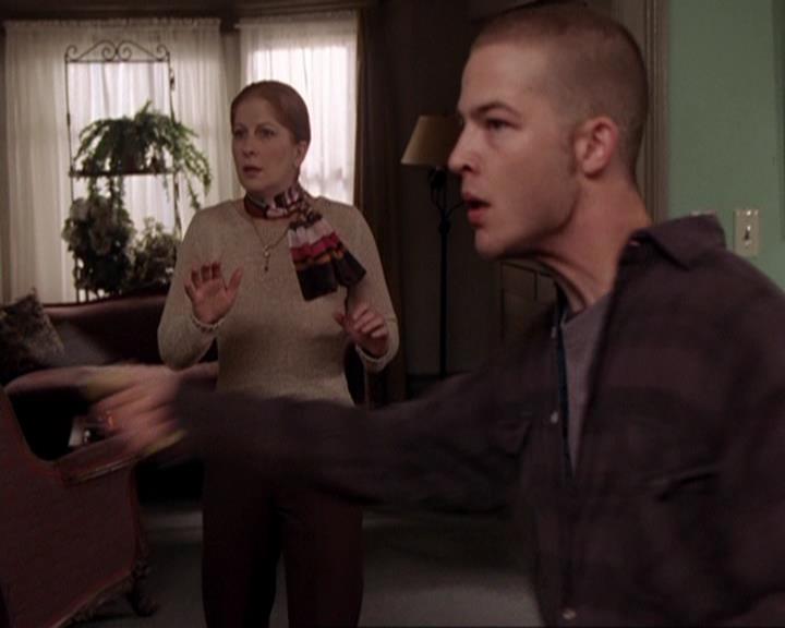 Charmed-Online-dot-417SavingPrivateLeo1431.jpg