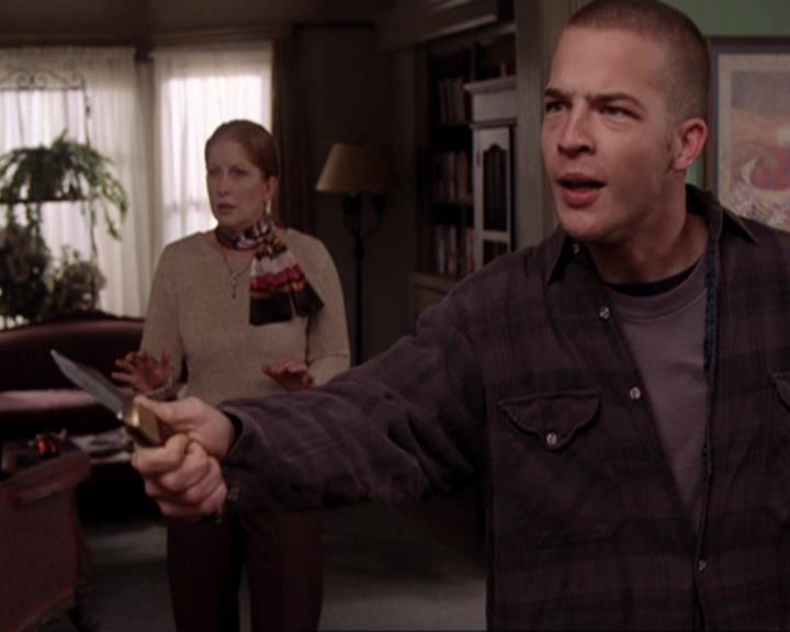 Charmed-Online-dot-417SavingPrivateLeo1434.jpg