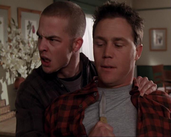 Charmed-Online-dot-417SavingPrivateLeo1446.jpg
