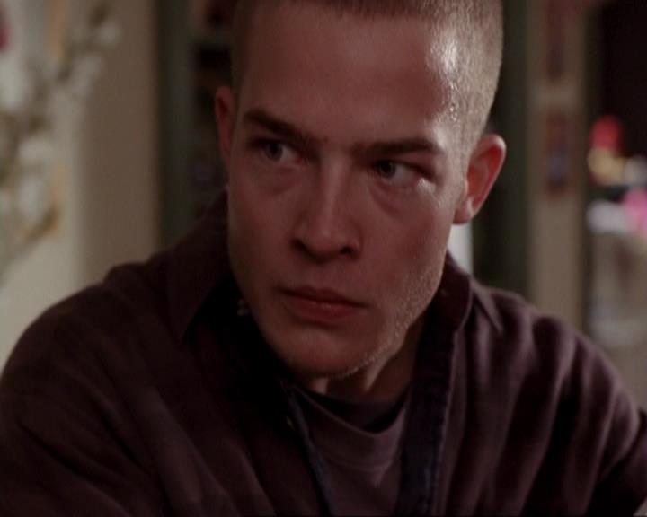 Charmed-Online-dot-417SavingPrivateLeo1463.jpg