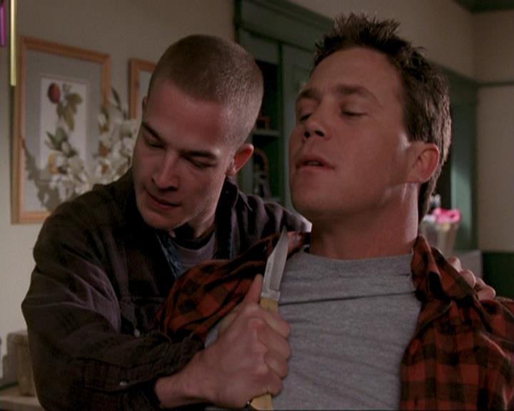 Charmed-Online-dot-417SavingPrivateLeo1473.jpg