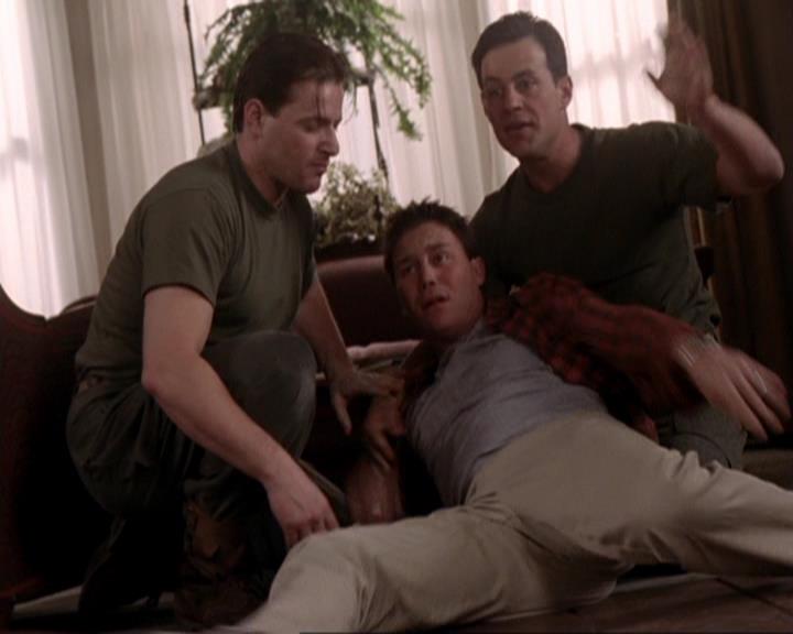 Charmed-Online-dot-417SavingPrivateLeo1528.jpg