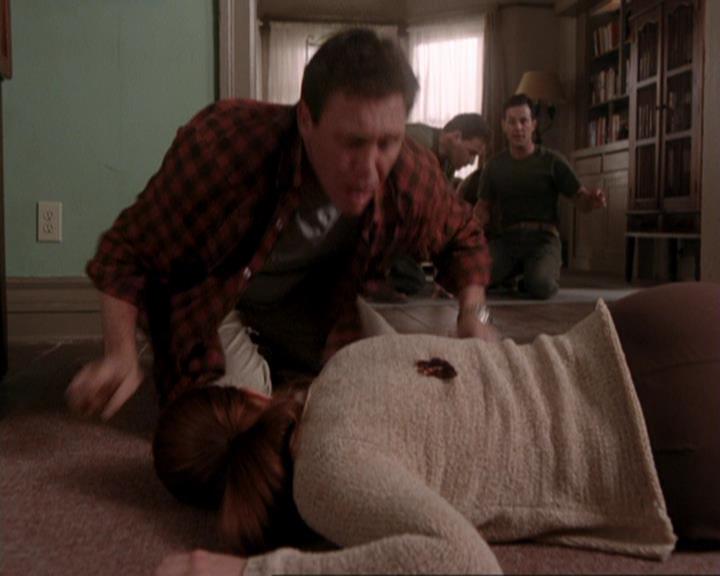 Charmed-Online-dot-417SavingPrivateLeo1530.jpg