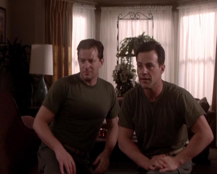 Charmed-Online-dot-417SavingPrivateLeo1535.jpg
