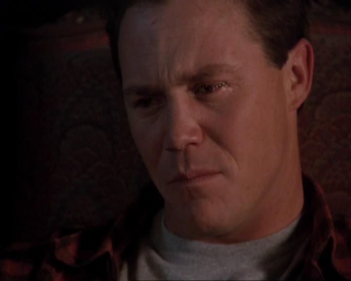 Charmed-Online-dot-417SavingPrivateLeo1822.jpg