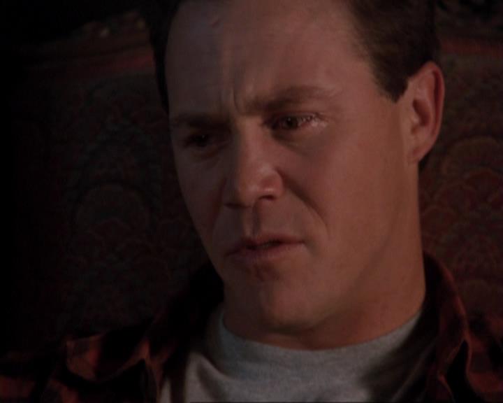 Charmed-Online-dot-417SavingPrivateLeo1826.jpg