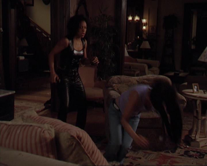 Charmed-Online-dot-419BiteMe0019.jpg