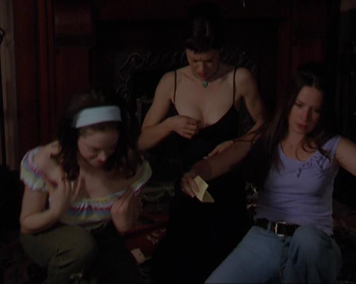 Charmed-Online-dot-419BiteMe0034.jpg