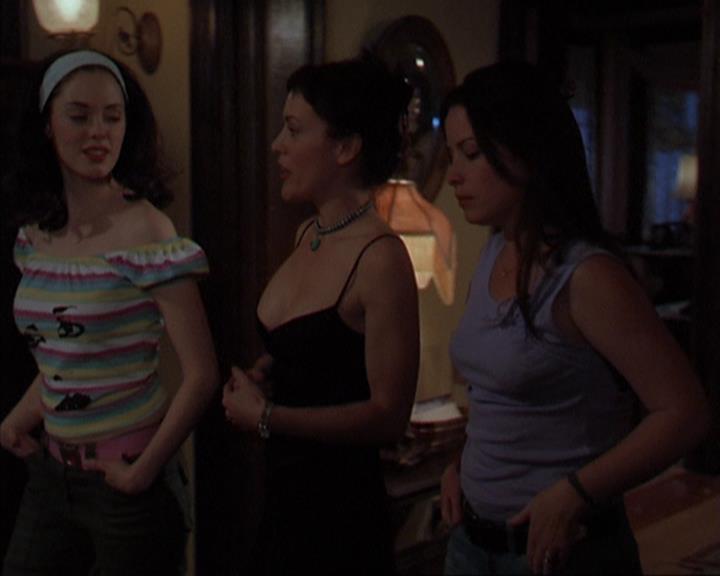 Charmed-Online-dot-419BiteMe0051.jpg