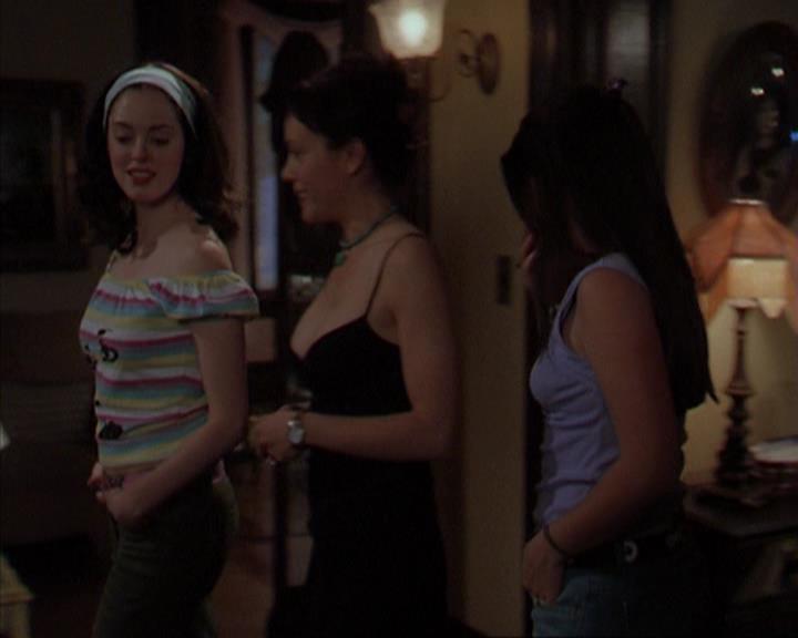 Charmed-Online-dot-419BiteMe0052.jpg