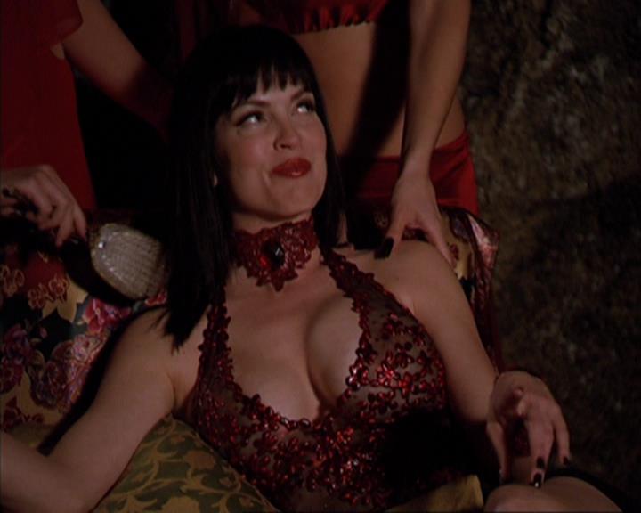 Charmed-Online-dot-419BiteMe0452.jpg