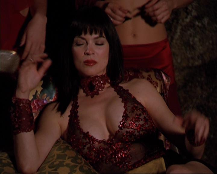 Charmed-Online-dot-419BiteMe0462.jpg