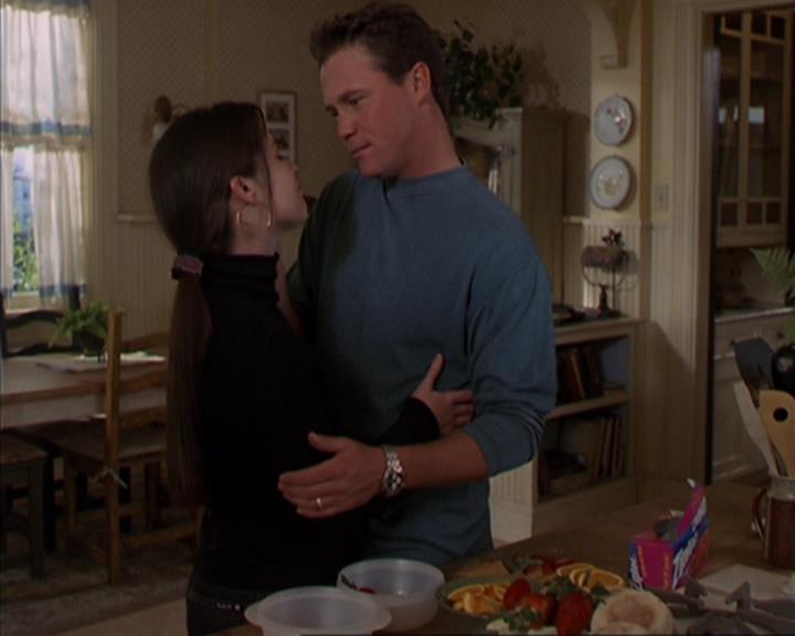 Charmed-Online-dot-419BiteMe0496.jpg