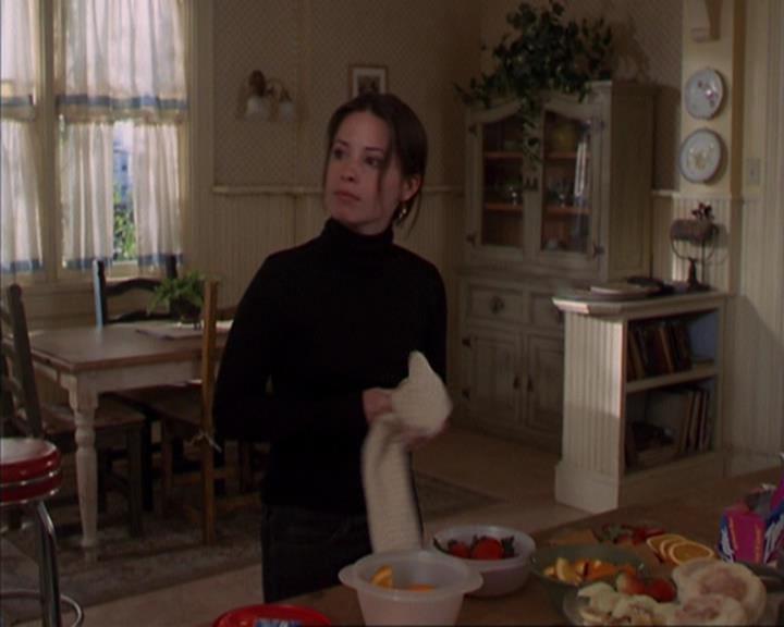 Charmed-Online-dot-419BiteMe0526.jpg