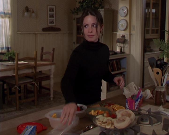 Charmed-Online-dot-419BiteMe0530.jpg