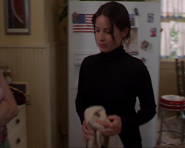 Charmed-Online-dot-419BiteMe0556.jpg