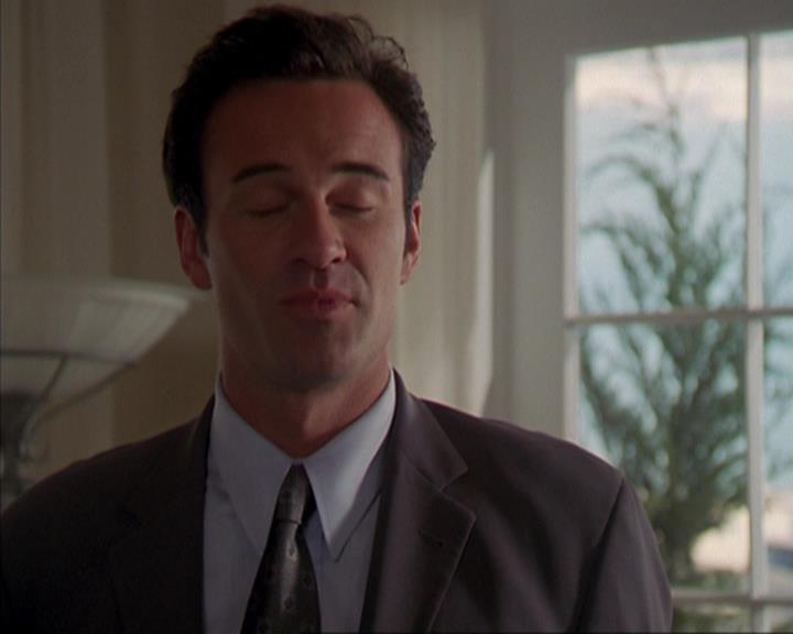 Charmed-Online-dot-419BiteMe0601.jpg