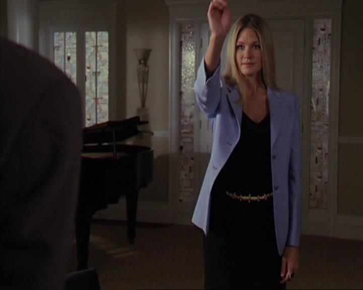 Charmed-Online-dot-419BiteMe0609.jpg