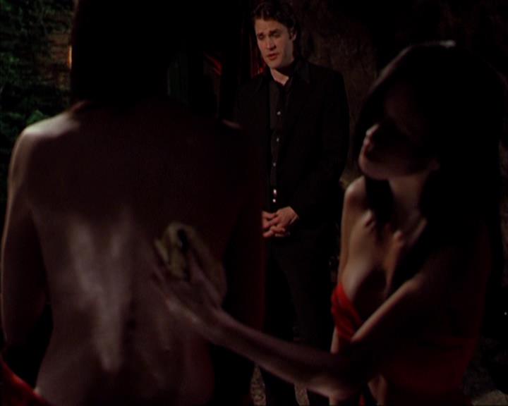 Charmed-Online-dot-419BiteMe0802.jpg