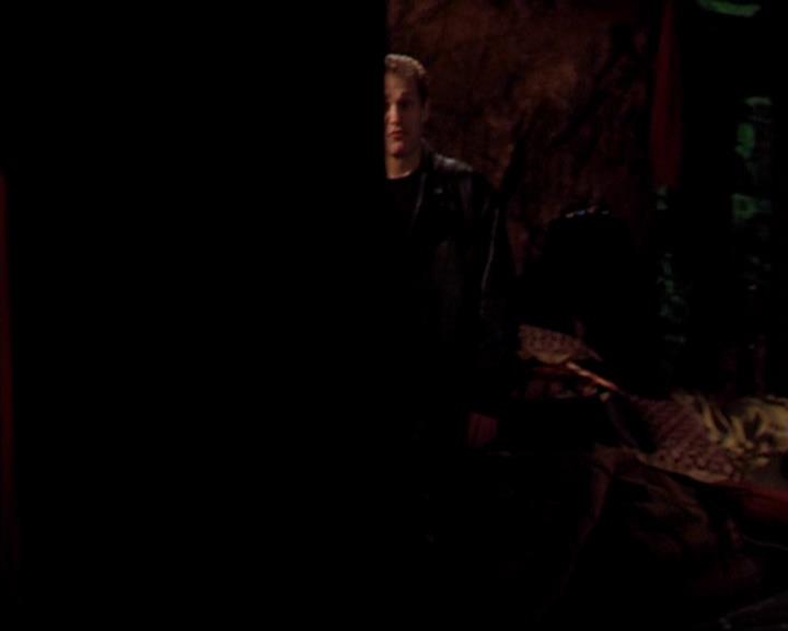Charmed-Online-dot-419BiteMe0811.jpg