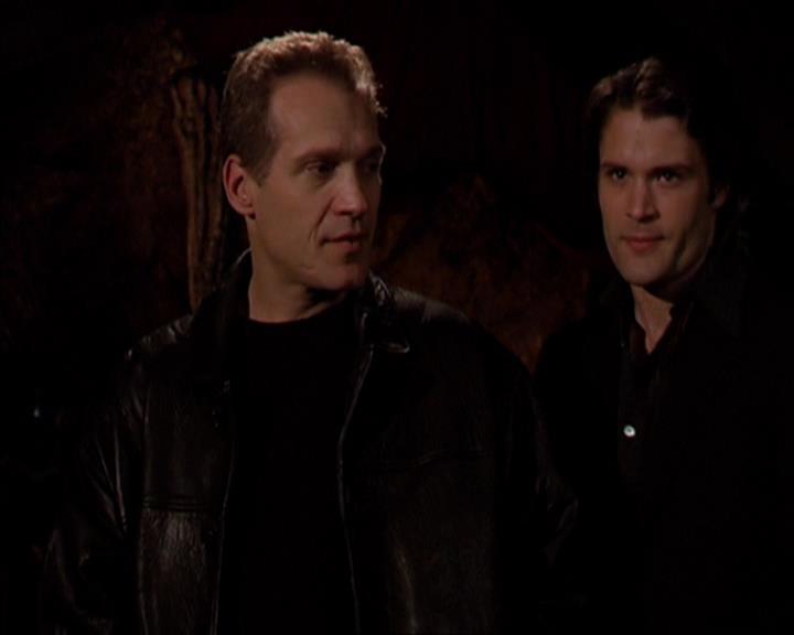 Charmed-Online-dot-419BiteMe0836.jpg
