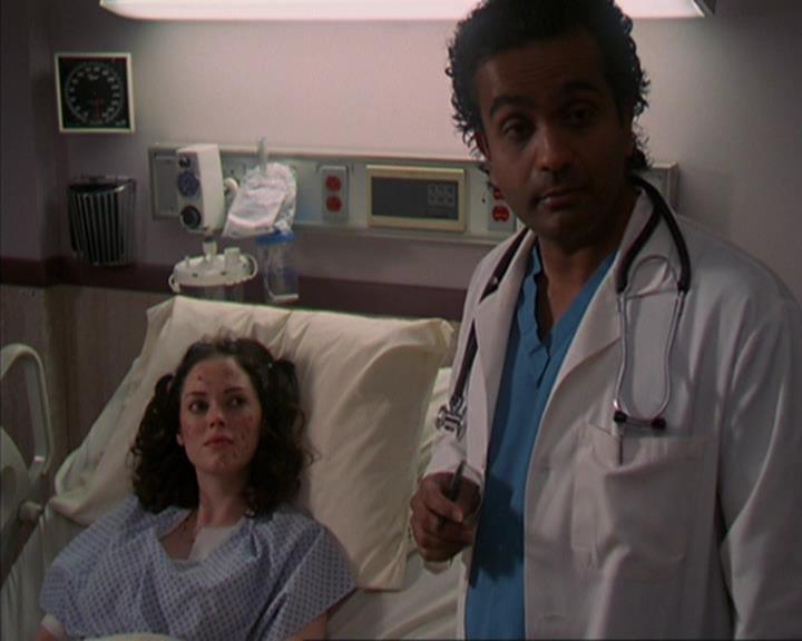 Charmed-Online-dot-419BiteMe1034.jpg
