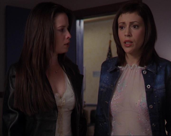 Charmed-Online-dot-419BiteMe1073.jpg