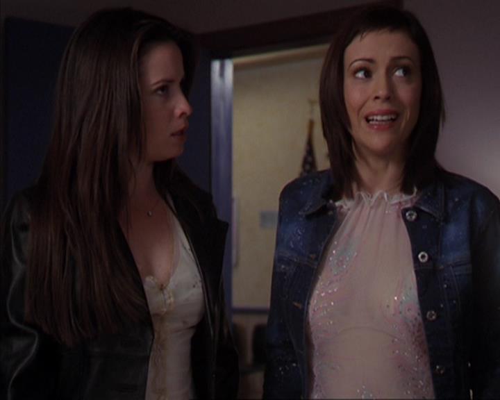 Charmed-Online-dot-419BiteMe1075.jpg