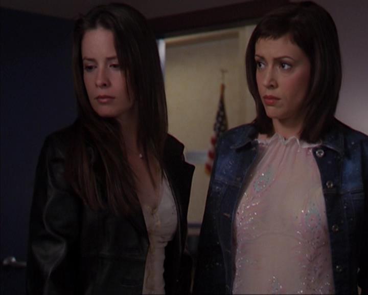 Charmed-Online-dot-419BiteMe1093.jpg