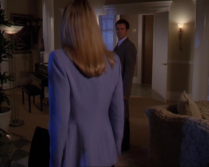Charmed-Online-dot-419BiteMe1210.jpg