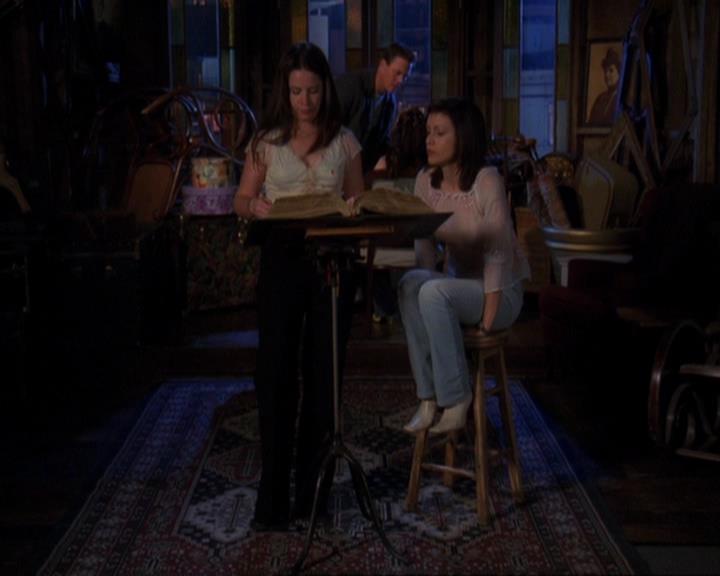 Charmed-Online-dot-419BiteMe1221.jpg