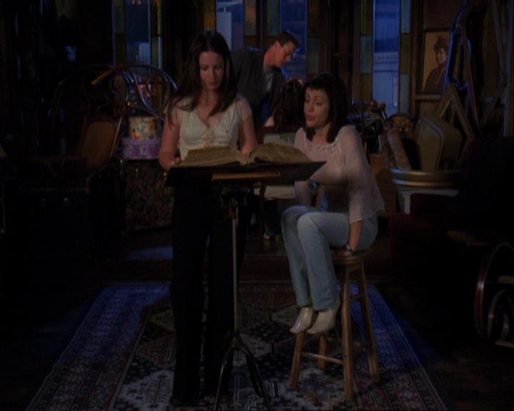 Charmed-Online-dot-419BiteMe1223.jpg