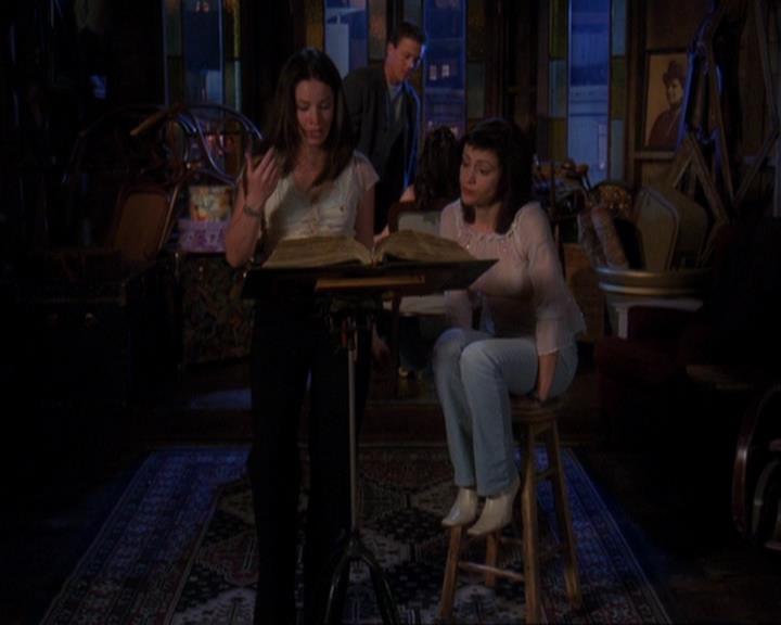 Charmed-Online-dot-419BiteMe1224.jpg