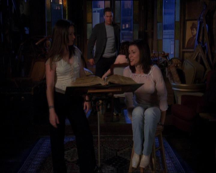 Charmed-Online-dot-419BiteMe1226.jpg