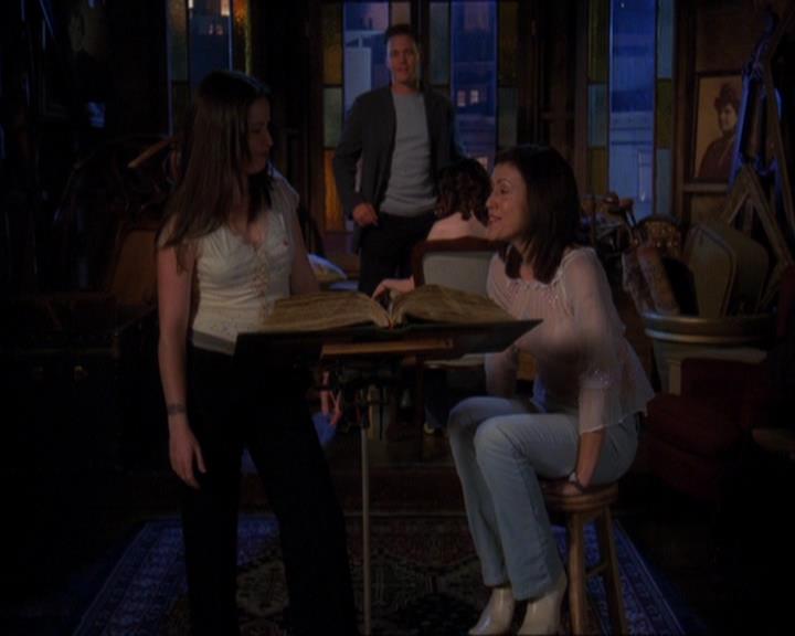 Charmed-Online-dot-419BiteMe1227.jpg