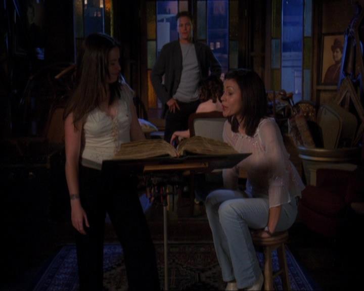 Charmed-Online-dot-419BiteMe1228.jpg