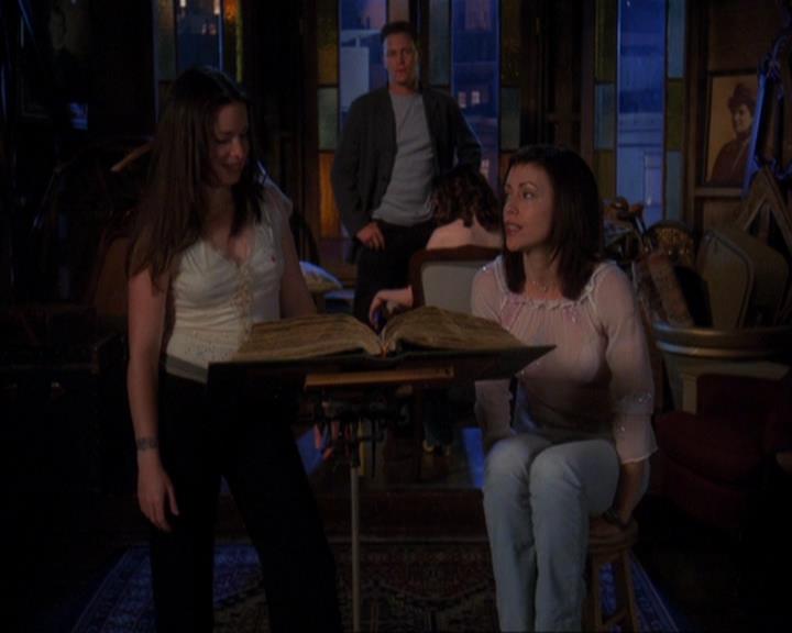 Charmed-Online-dot-419BiteMe1229.jpg