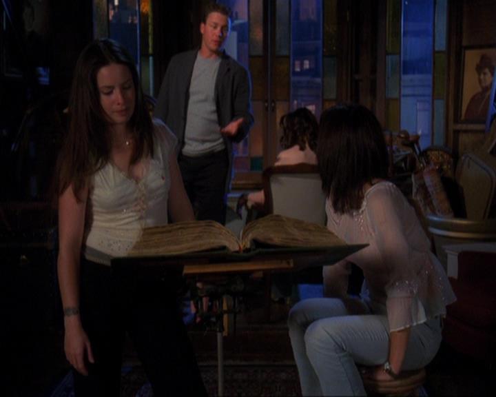 Charmed-Online-dot-419BiteMe1231.jpg