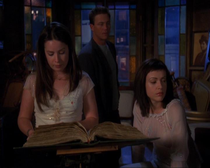 Charmed-Online-dot-419BiteMe1245.jpg