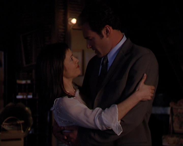 Charmed-Online-dot-419BiteMe1285.jpg