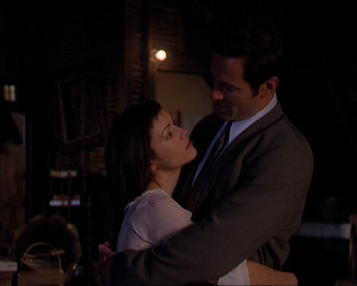 Charmed-Online-dot-419BiteMe1305.jpg