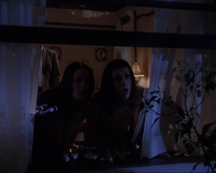 Charmed-Online-dot-419BiteMe1348.jpg